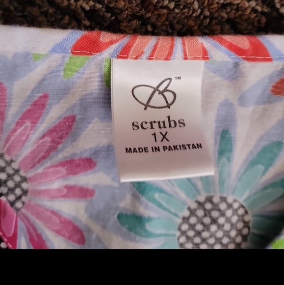 Scrub set - Picture 2 of 3